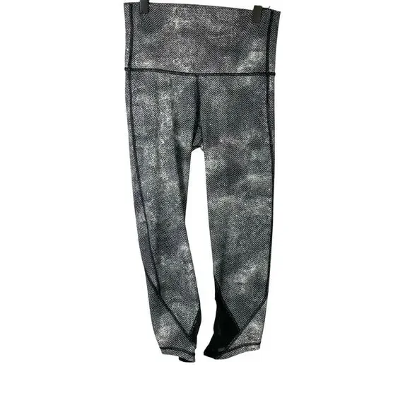 Lululemon | Essential Rhythm Black & Gray Chevron High Waist Cropped Leggings - Picture 4 of 8